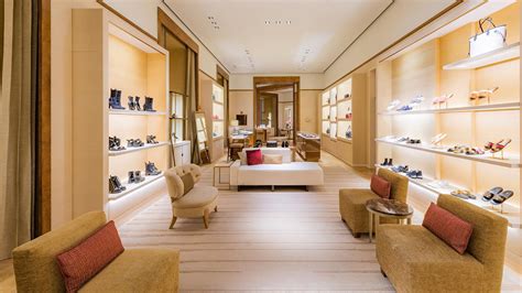 outlet louis vuitton milano|buying louis vuitton in italy.